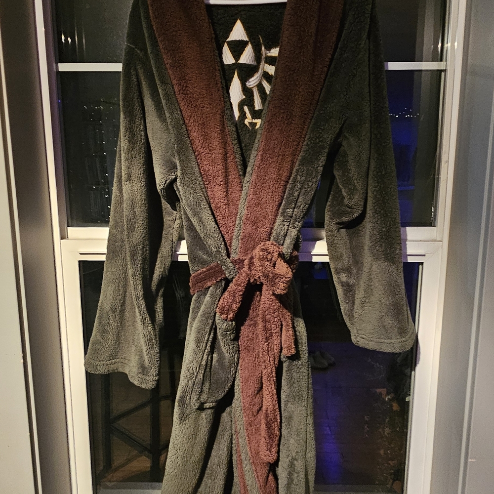 Nintendo Legend Of Zelda Green and Brown Robe With Gold Emblem